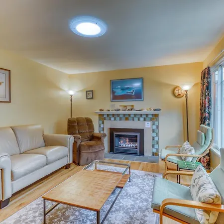 Husky Hideaway - 2 Bed 1 Bath Vacation Home In Seattle